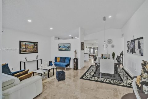 Villa ou maison à vendre à Miami, Floride: 3 chambres, 161 m2 № 2290264 - photo 4