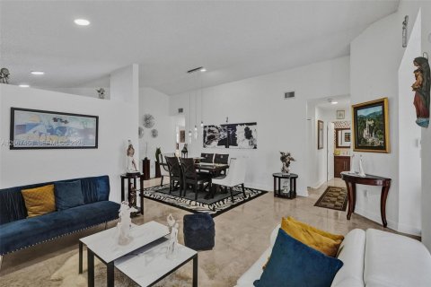Villa ou maison à vendre à Miami, Floride: 3 chambres, 161 m2 № 2290264 - photo 6