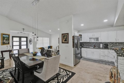 Villa ou maison à vendre à Miami, Floride: 3 chambres, 161 m2 № 2290264 - photo 9