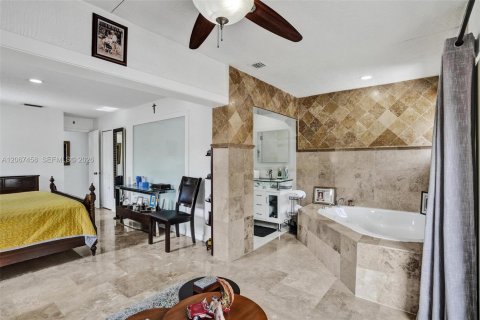 Villa ou maison à vendre à Miami, Floride: 3 chambres, 161 m2 № 2290264 - photo 30