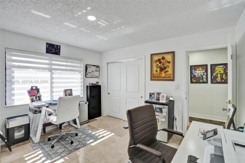 Villa ou maison à vendre à Miami, Floride: 3 chambres, 161 m2 № 2290264 - photo 22
