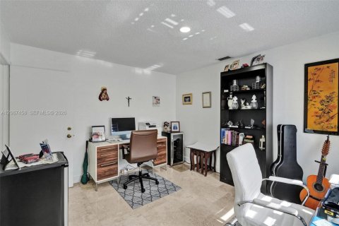 Villa ou maison à vendre à Miami, Floride: 3 chambres, 161 m2 № 2290264 - photo 21
