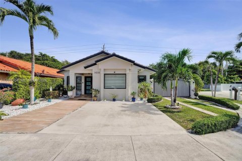Villa ou maison à vendre à Miami, Floride: 3 chambres, 161 m2 № 2290264 - photo 2