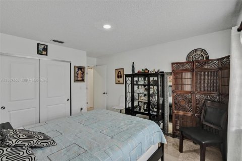 Villa ou maison à vendre à Miami, Floride: 3 chambres, 161 m2 № 2290264 - photo 27