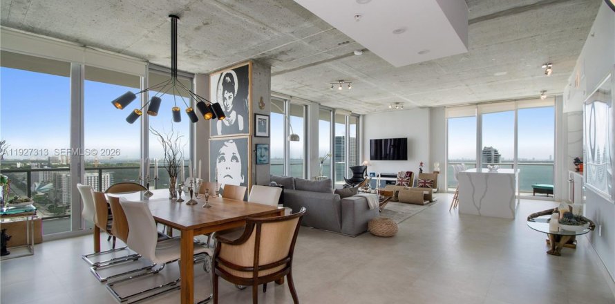 Кондоминиум с 3 спальнями в Майами, Флорида № 1996905