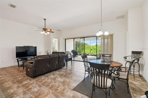 Casa en venta en Kissimmee, Florida, 3 dormitorios, 214.33 m2 № 1845374 - foto 4