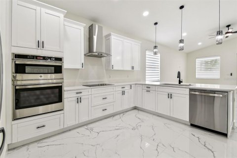 Casa en venta en Tampa, Florida, 3 dormitorios, 155.24 m2 № 2122497 - foto 2