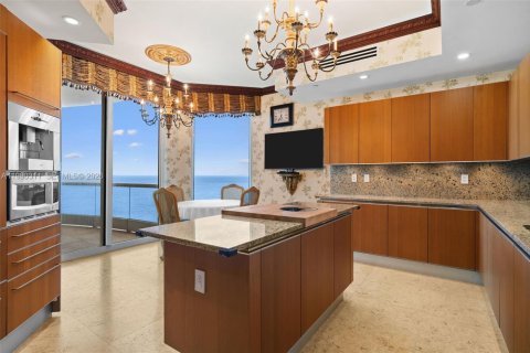 Condominio en venta en Sunny Isles Beach, Florida, 3 dormitorios, 346.99 m2 № 2057639 - foto 20