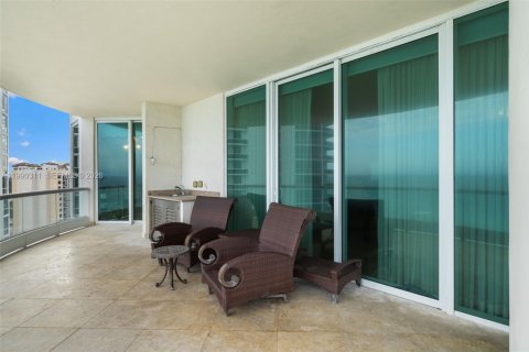 Condominio en venta en Sunny Isles Beach, Florida, 3 dormitorios, 346.99 m2 № 2057639 - foto 25