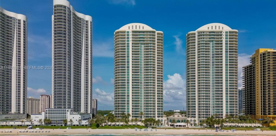 Condominio en Sunny Isles Beach, Florida, 3 dormitorios  № 2057639