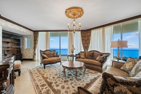Condominio en venta en Sunny Isles Beach, Florida, 3 dormitorios, 346.99 m2 № 2057639 - foto 13