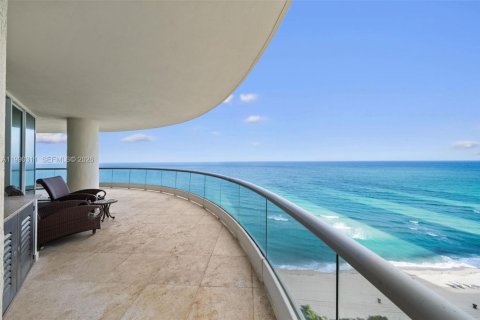 Condominio en venta en Sunny Isles Beach, Florida, 3 dormitorios, 346.99 m2 № 2057639 - foto 30