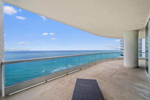 Condominio en venta en Sunny Isles Beach, Florida, 3 dormitorios, 346.99 m2 № 2057639 - foto 27