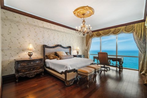 Condominio en venta en Sunny Isles Beach, Florida, 3 dormitorios, 346.99 m2 № 2057639 - foto 5
