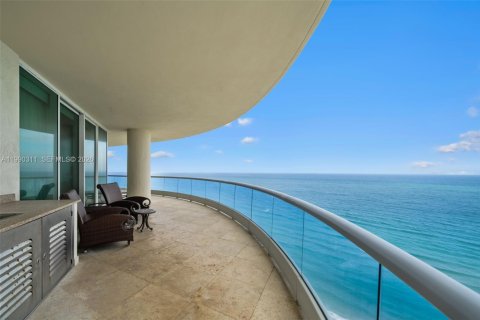 Condominio en venta en Sunny Isles Beach, Florida, 3 dormitorios, 346.99 m2 № 2057639 - foto 24