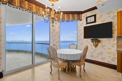 Condominio en venta en Sunny Isles Beach, Florida, 3 dormitorios, 346.99 m2 № 2057639 - foto 18