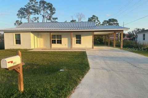 Villa ou maison à Port Charlotte, Floride 3 chambres, 111.11 m2 № 2113292