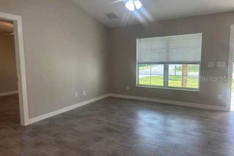 Villa ou maison à louer à Port Charlotte, Floride: 3 chambres, 111.11 m2 № 2113292 - photo 4