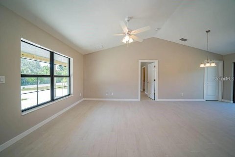 Villa ou maison à louer à Port Charlotte, Floride: 3 chambres, 111.11 m2 № 2113292 - photo 9