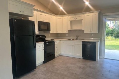 Villa ou maison à louer à Port Charlotte, Floride: 3 chambres, 111.11 m2 № 2113292 - photo 2