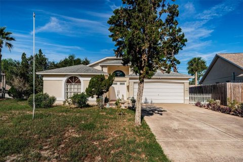 Villa ou maison à Tarpon Springs, Floride 3 chambres, 132.2 m2 № 2398538