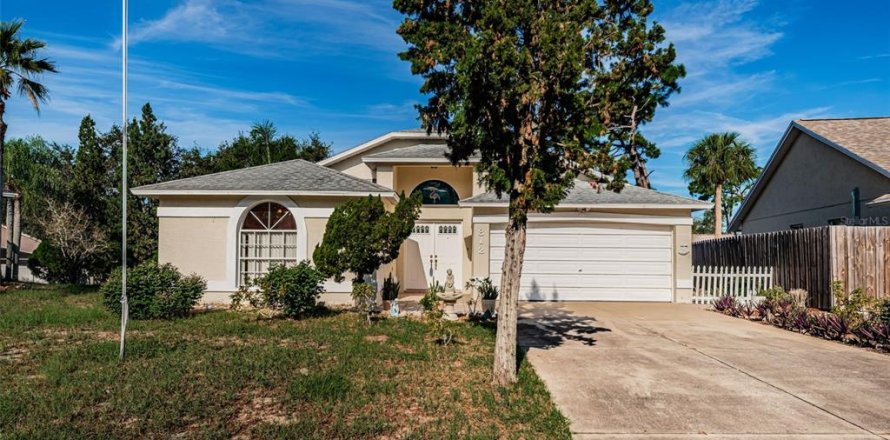 Villa ou maison à Tarpon Springs, Floride 3 chambres, 132.2 m2 № 2398538