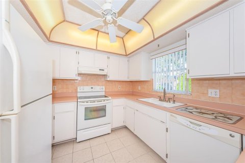 Villa ou maison à vendre à Tarpon Springs, Floride: 3 chambres, 132.2 m2 № 2398538 - photo 15