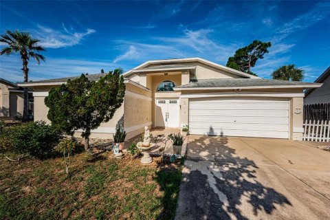 Villa ou maison à vendre à Tarpon Springs, Floride: 3 chambres, 132.2 m2 № 2398538 - photo 2