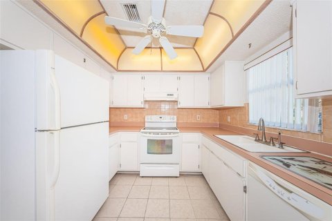 Villa ou maison à vendre à Tarpon Springs, Floride: 3 chambres, 132.2 m2 № 2398538 - photo 13