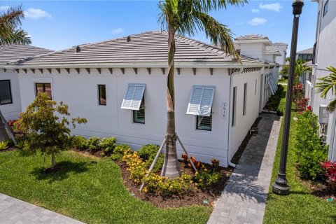 House in Bradenton, Florida 3 bedrooms, 240.43 sq.m. № 1684546 - photo 1