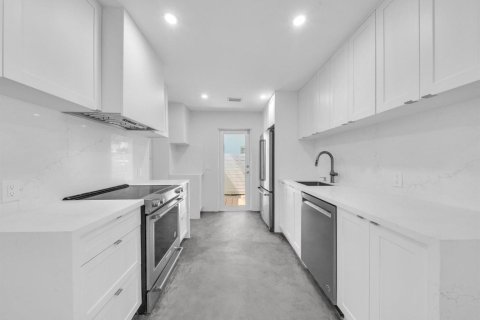Villa ou maison à louer à Hollywood, Floride: 4 chambres, 139.35 m2 № 2383043 - photo 12