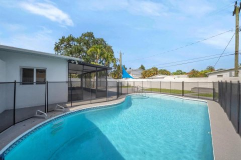 Villa ou maison à louer à Hollywood, Floride: 4 chambres, 139.35 m2 № 2383043 - photo 23