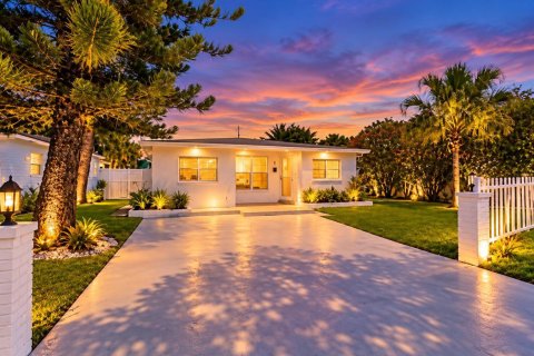 Villa ou maison à Hollywood, Floride 4 chambres, 139.35 m2 № 2383043