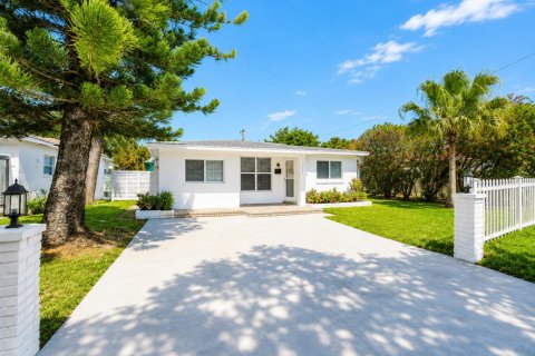 Villa ou maison à louer à Hollywood, Floride: 4 chambres, 139.35 m2 № 2383043 - photo 5