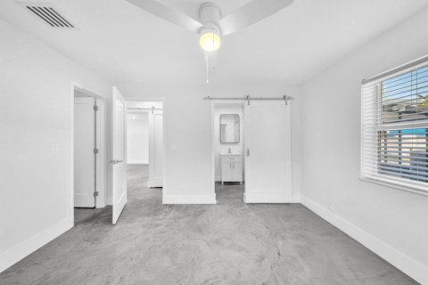 Villa ou maison à louer à Hollywood, Floride: 4 chambres, 139.35 m2 № 2383043 - photo 17