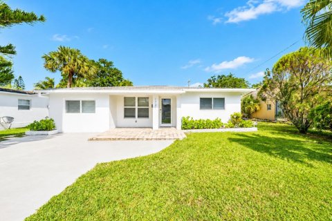 Villa ou maison à louer à Hollywood, Floride: 4 chambres, 139.35 m2 № 2383043 - photo 2