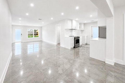 Villa ou maison à louer à Hollywood, Floride: 4 chambres, 139.35 m2 № 2383043 - photo 8