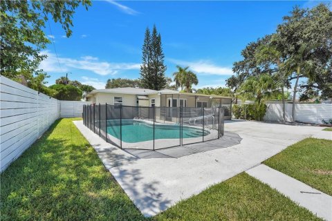 Villa ou maison à louer à Hollywood, Floride: 4 chambres, 139.35 m2 № 2383043 - photo 25