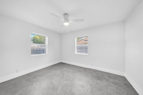 Villa ou maison à louer à Hollywood, Floride: 4 chambres, 139.35 m2 № 2383043 - photo 16
