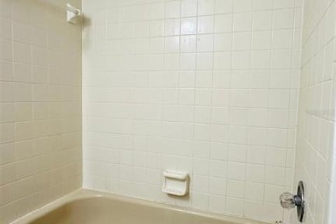 Touwnhouse à louer à Tampa, Floride: 2 chambres, 104.05 m2 № 2416798 - photo 19