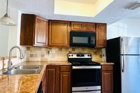 Touwnhouse à louer à Tampa, Floride: 2 chambres, 104.05 m2 № 2416798 - photo 5