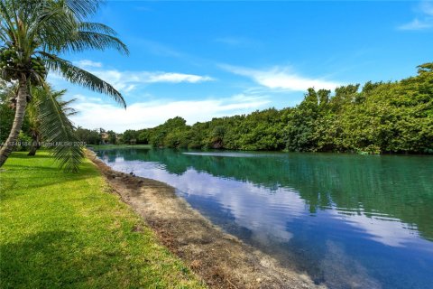 House in Cooper City, Florida 4 bedrooms, 252.69 sq.m. № 1740036 - photo 7