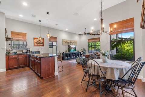 House in Cooper City, Florida 4 bedrooms, 252.69 sq.m. № 1740036 - photo 19