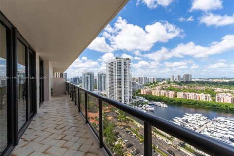 Condo in Aventura, Florida, 2 bedrooms  № 1925788 - photo 24