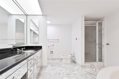 Condo in Aventura, Florida, 2 bedrooms  № 1925788 - photo 13