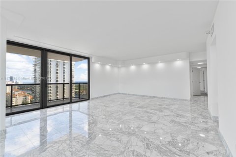 Condo in Aventura, Florida, 2 bedrooms  № 1925788 - photo 1