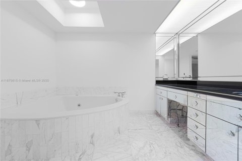 Condo in Aventura, Florida, 2 bedrooms  № 1925788 - photo 14