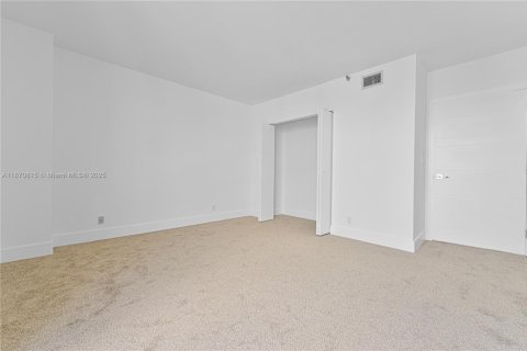 Condo in Aventura, Florida, 2 bedrooms  № 1925788 - photo 10