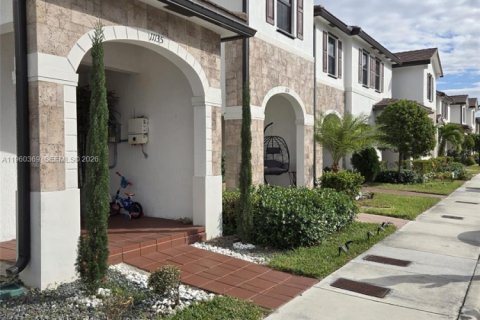 Adosado en venta en Hialeah, Florida, 3 dormitorios, 153.29 m2 № 2020360 - foto 8