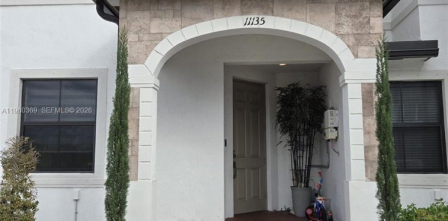 Adosado en Hialeah, Florida 3 dormitorios, 153.29 m2 № 2020360